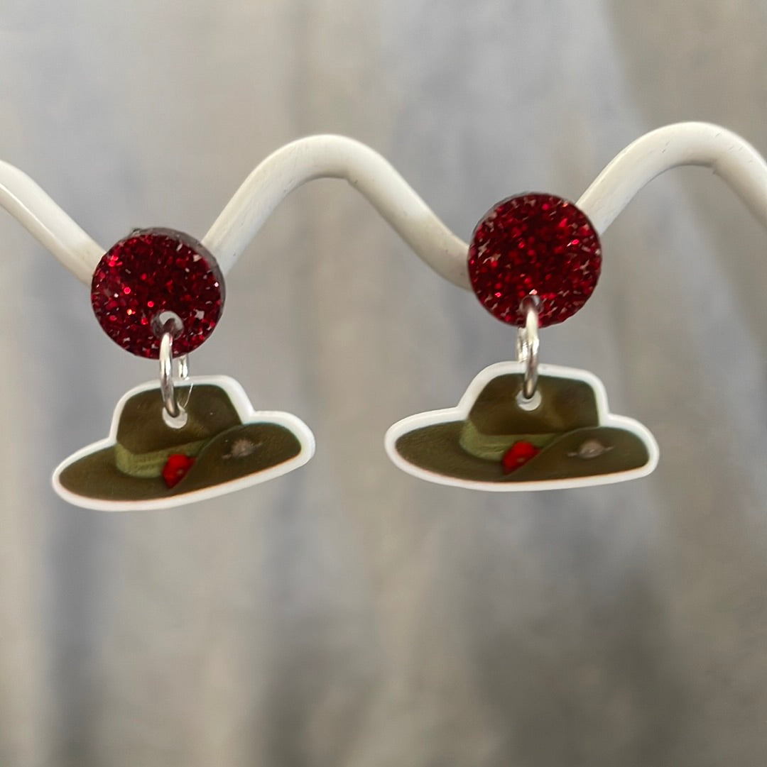 Small slouch dangles