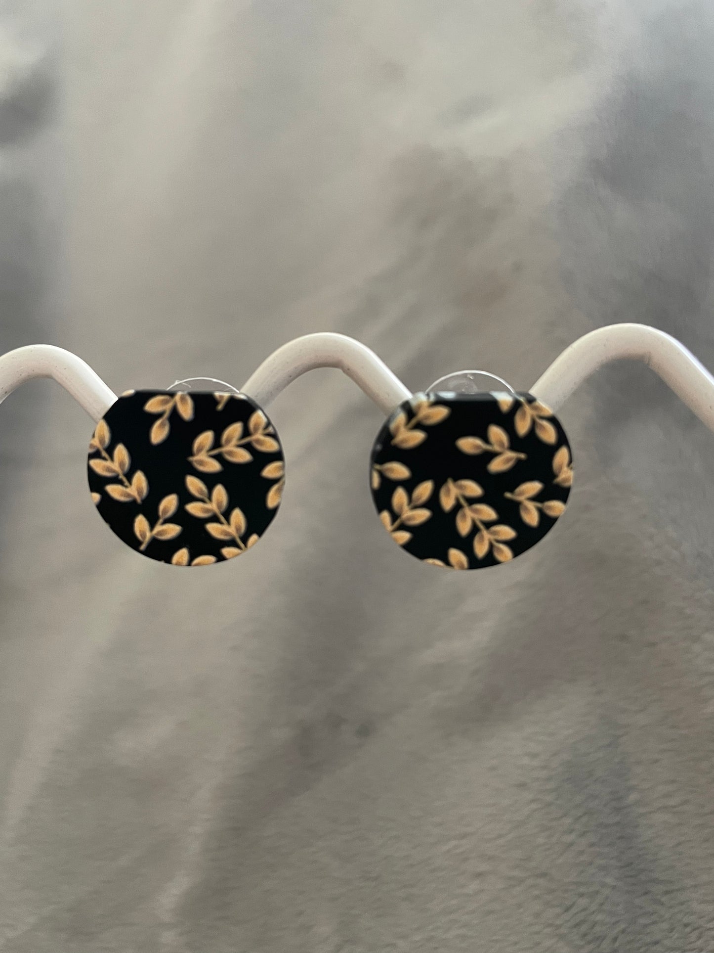 Leafy studs