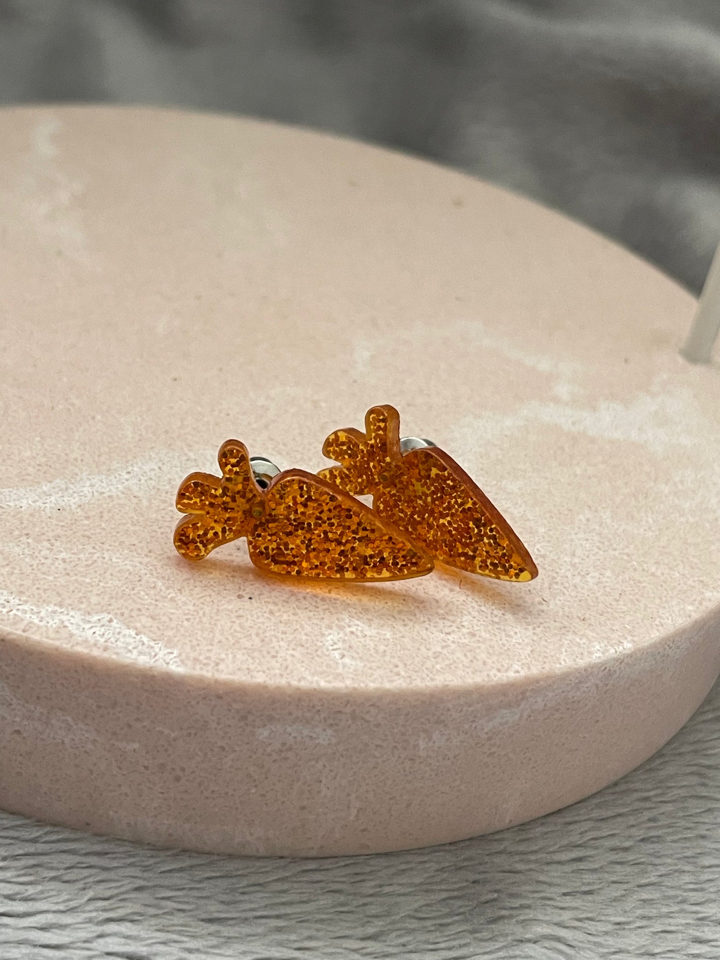 Acrylic Glitter carrot studs