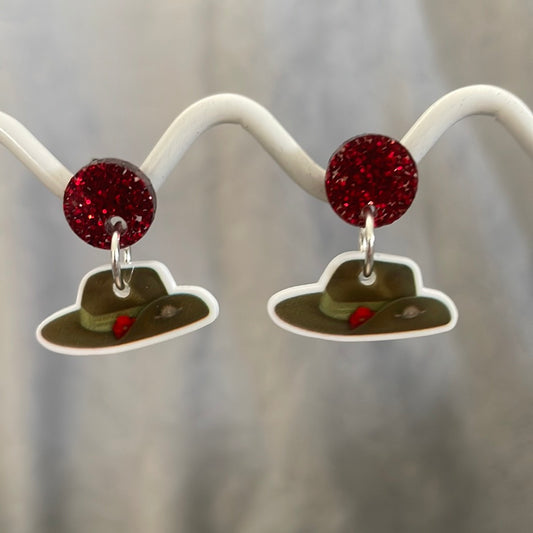 Small slouch dangles