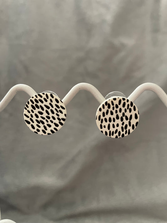 Black and white round studs