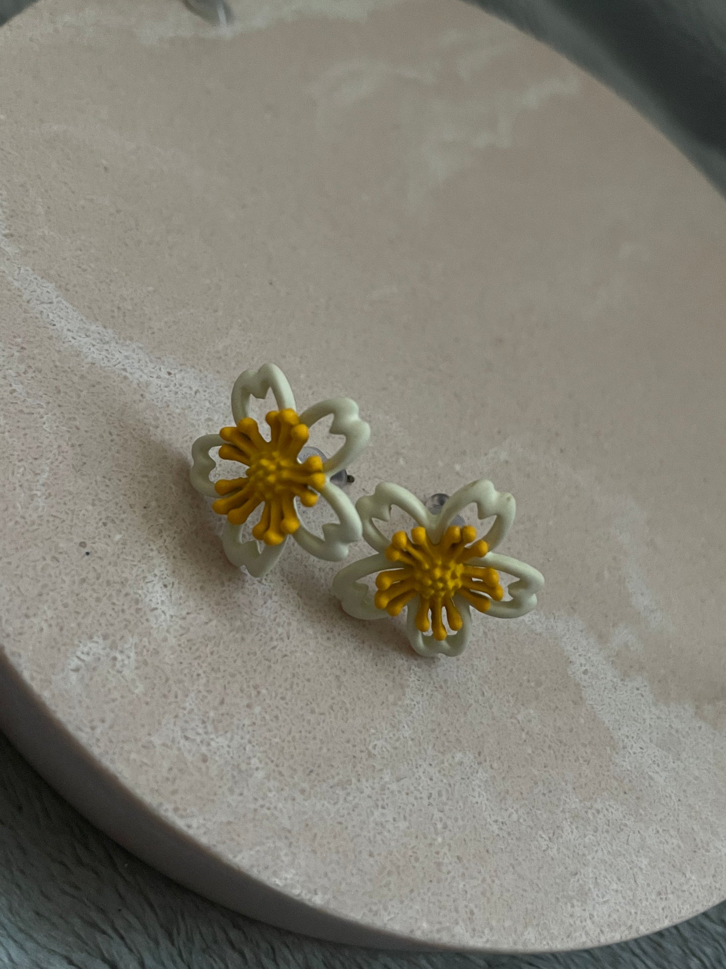 Daisy Studs