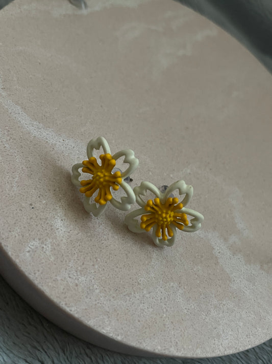 Daisy Studs