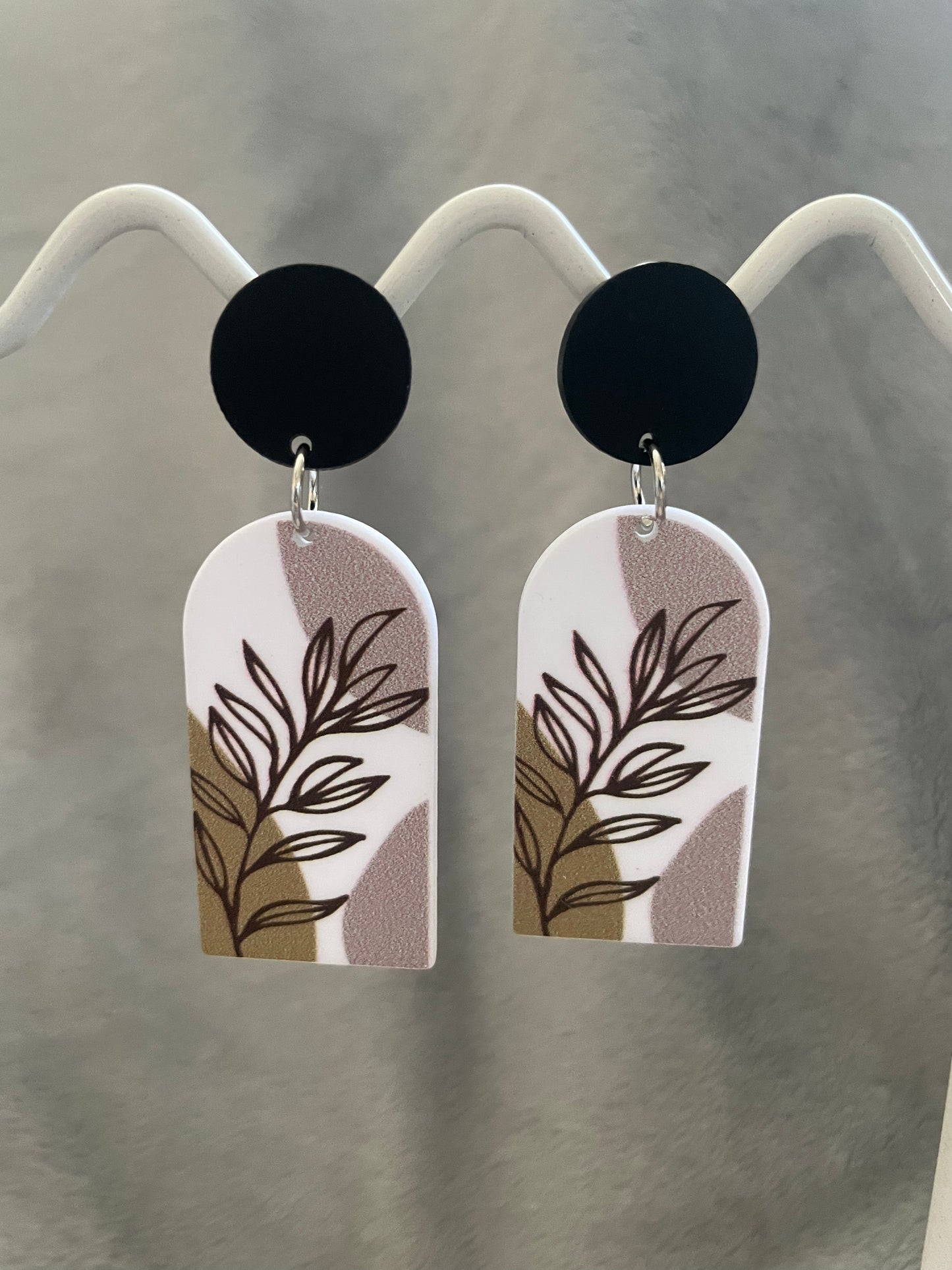 Geometric leaf dangle
